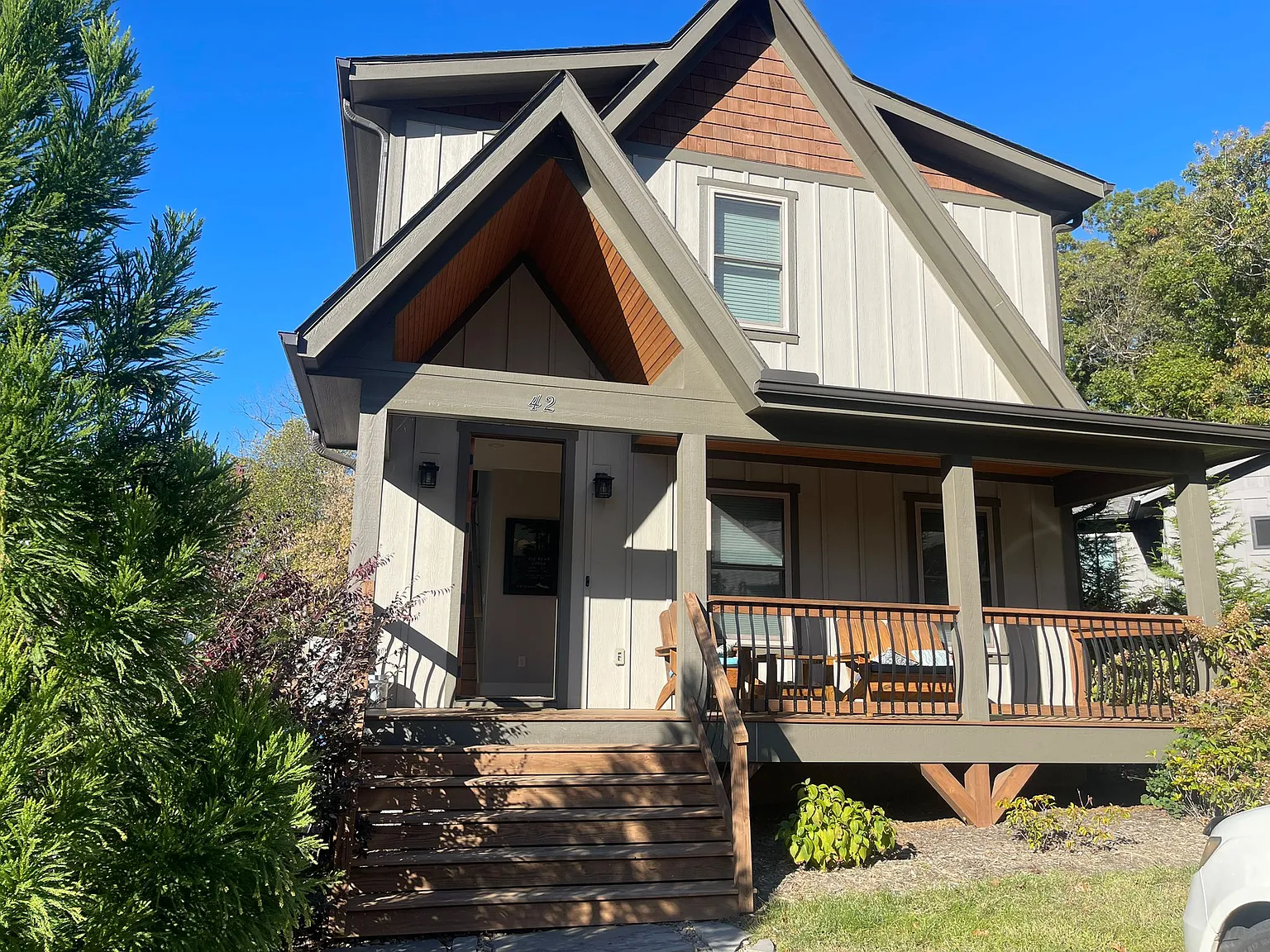 42 Reynolds Rd — Photo 1