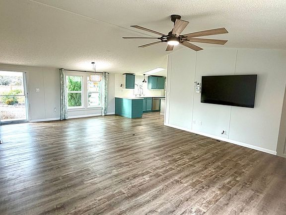 3rd image of 5333 S Santa Claus Ave