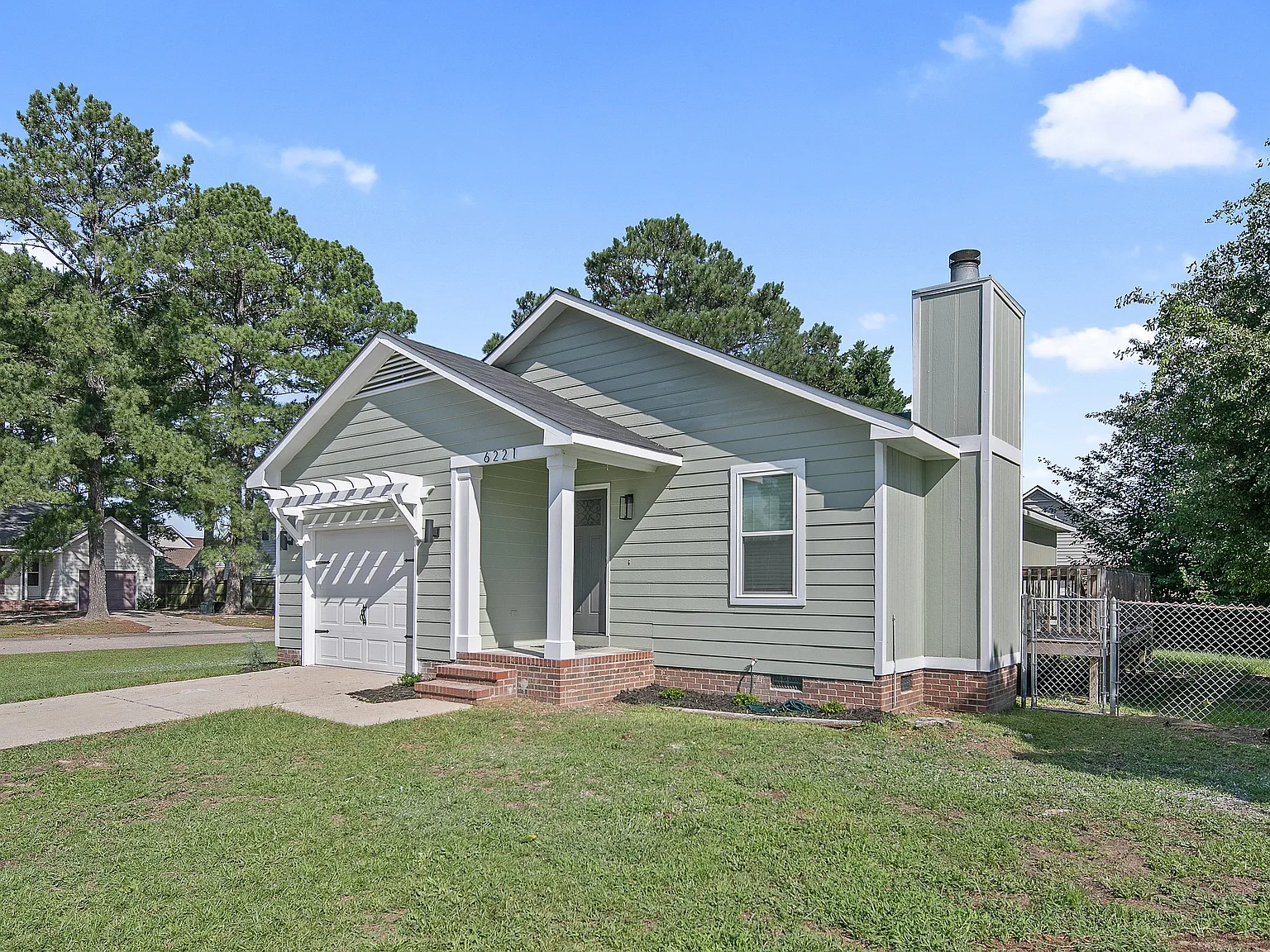3 bed, 1112 sqft, $1,800 — Photo 3