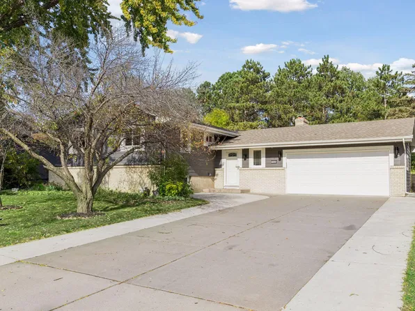 1349 Cedarwood Dr, Woodbury, MN 55125
