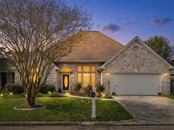 21719 Long Castle Dr, Spring, TX 77388
