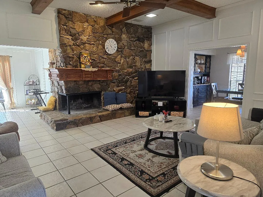 3 bed, 2235 sqft, $3,200 — Photo 4