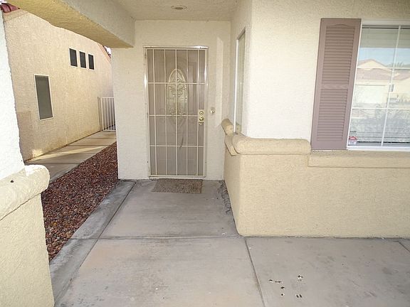 3rd image of 613 Blossom Berry Ct