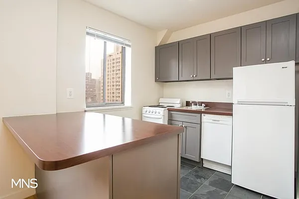 Rented by MNS Marketing | media 9