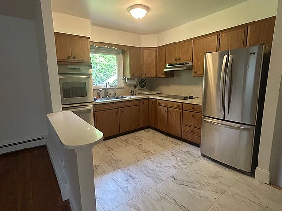 4th image of 161 Copiague Pl