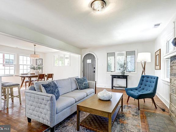 3rd image of 225 Lynbrooke Rd