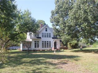 53 Circle Dr, Port Haywood, VA 23138