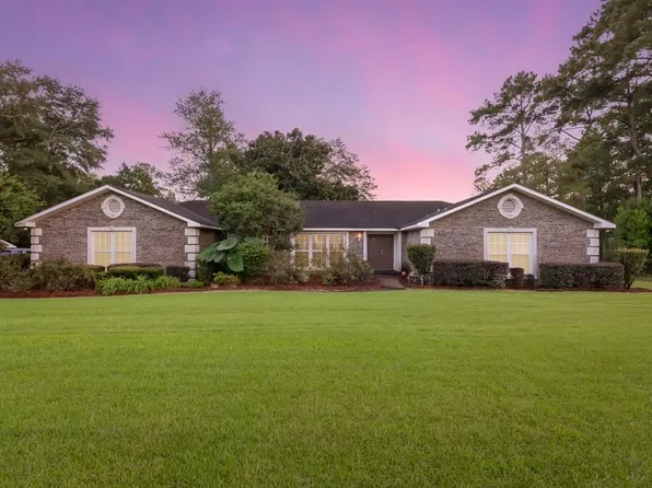 106 Lakeview Ln, Headland, AL 36345