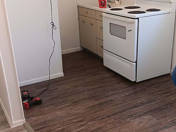 2nd image of 213 Cedar St #2