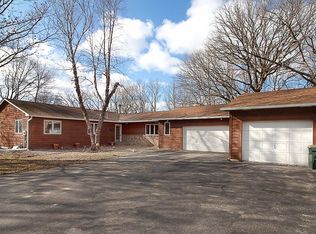 30 Woodview Dr, Mankato, MN 56001