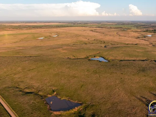 22052 S Urish Rd, Osage City, KS 66523