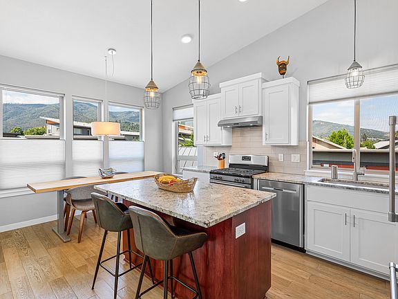 4th image of 86 Almeda Dr