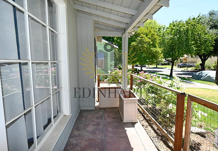 145 E University Ave — Photo 6