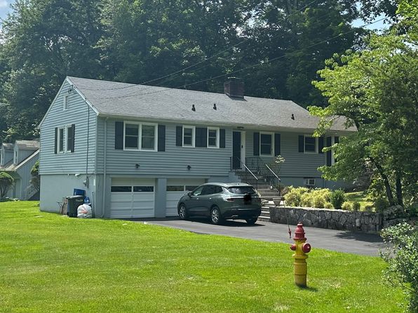 8 Brookside Cir