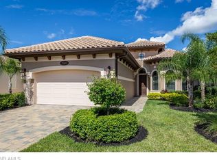 7323 Lantana Cir, Naples, FL 34119