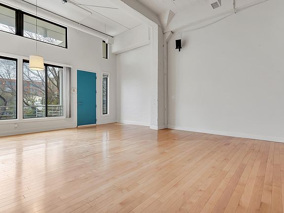 5th image of 4100 Laclede Ave APT 207