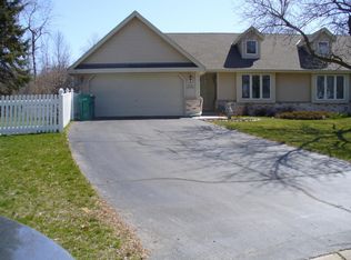 W151N11716 Valley Ct, Germantown, WI 53022
