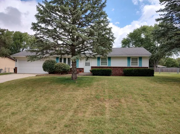 8951 Galaxy Dr, Machesney Park, IL 61115