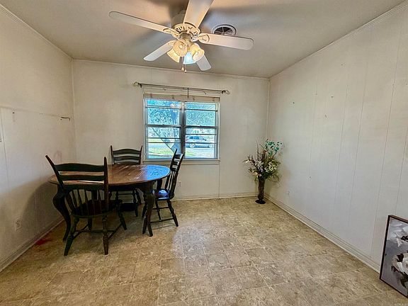 5th image of 211 Rock St