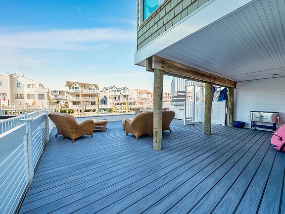 3rd image of 334 44th St E #Sea