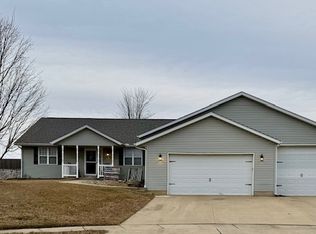 1212 Edgeview Dr, Mahomet, IL 61853