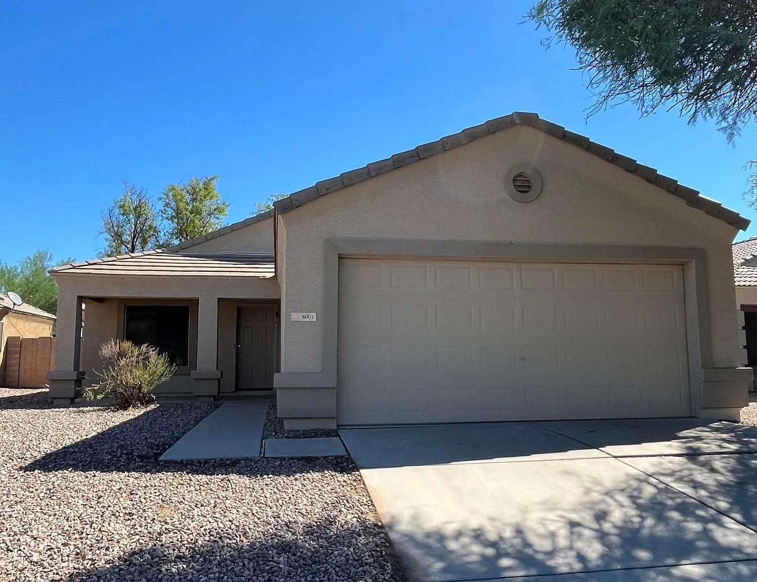 3 bed, 1265 sqft, $2,000 — Photo 2