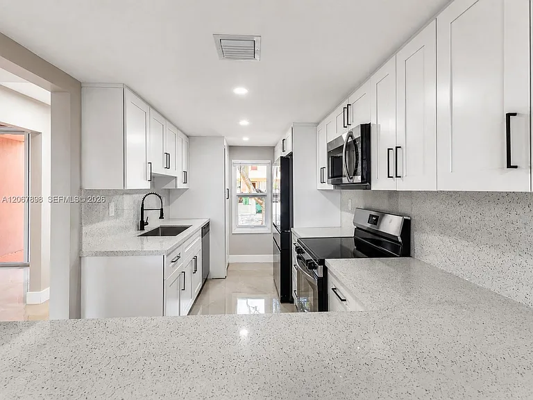 14125 Kendale Lakes Cir — Photo 18