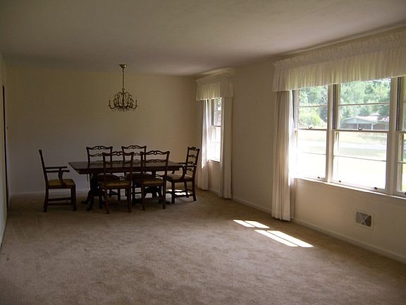 3rd image of 750 Woodridge Dr