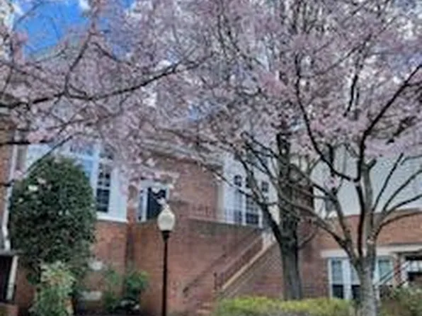 7029 Haycock Rd #409, Falls Church, VA 22043