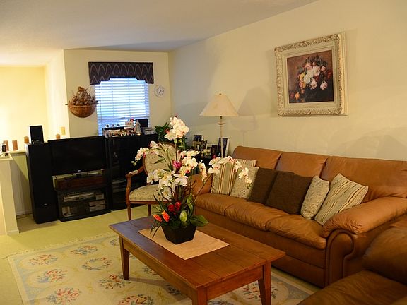 5th image of 2231 Montrose Ave APT 11