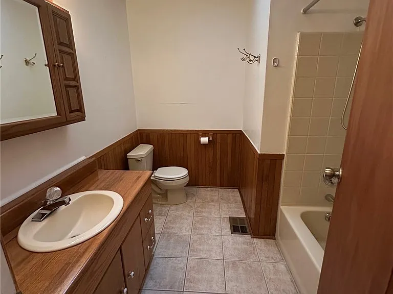 1521 Lassen Way — Photo 8