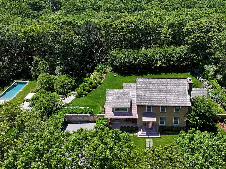 16 Fairway Dr — Photo 3