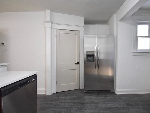 5th image of 247 Heather Rd