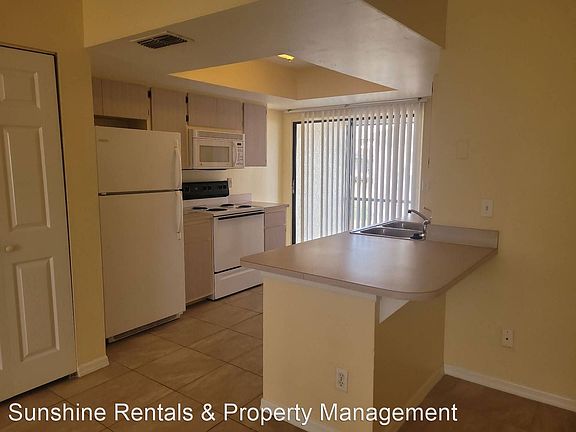 4th image of 4964 Vincennes St APT 107