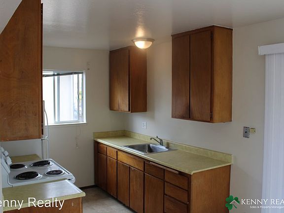 3rd image of 547 Commercial Ave APT 4