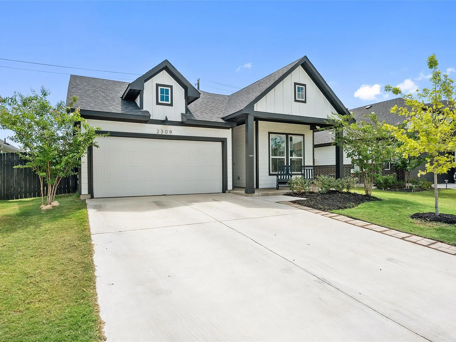 3 bed, 2.0 bath, 1904 sqft, $3,000 — Photo 1