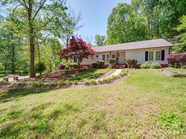 132 Kem Ln, Mount Holly, NC 28120