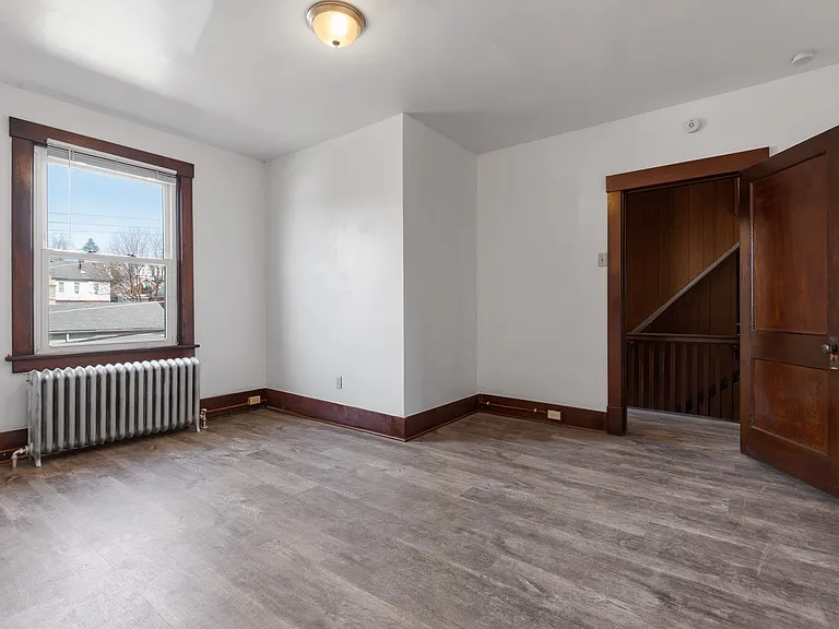 326 Anthony St — Photo 18