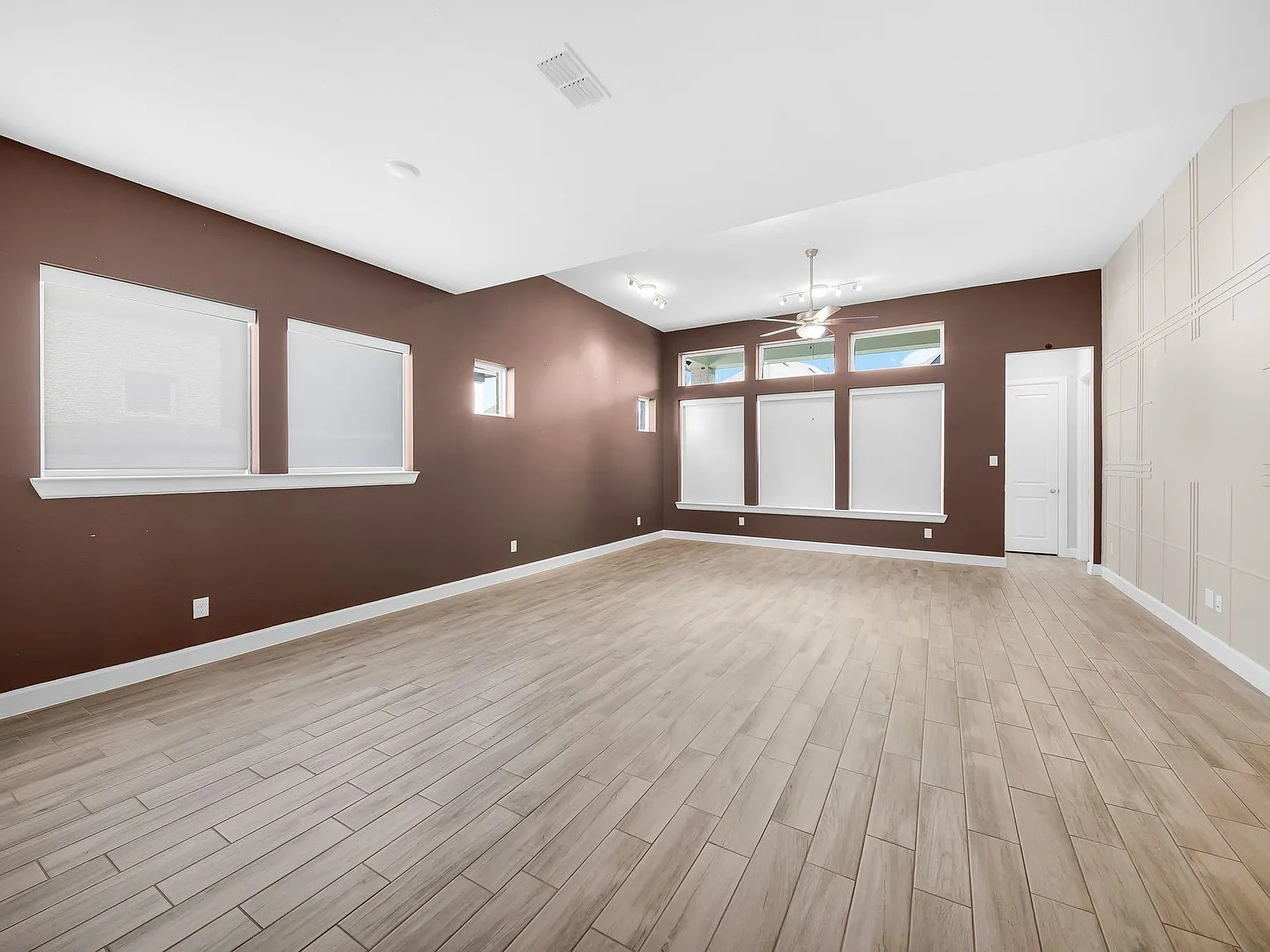 4 bed, 3.0 bath, 2359 sqft, $3,000 — Photo 4