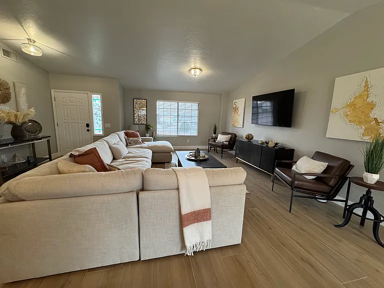 3732 N Taylor Dr — Photo 54