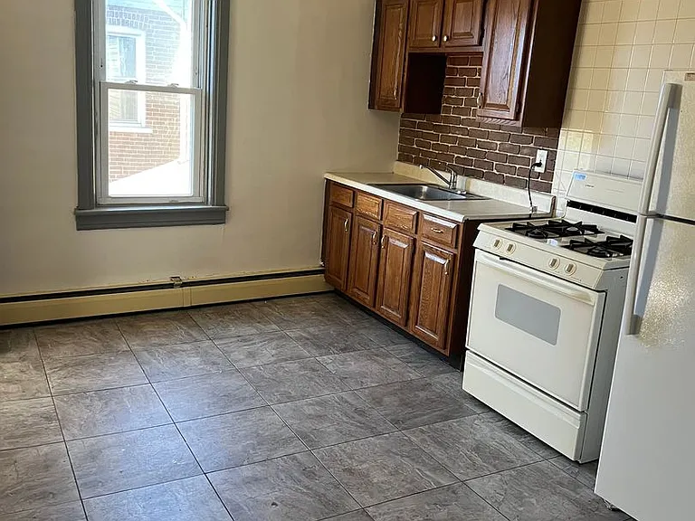 1690 Newport Ave — Photo 6