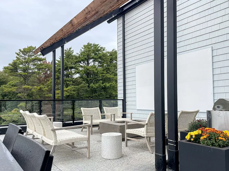 The Sandpiper Residences — Photo 12