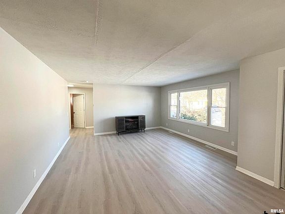 3rd image of 403 E Birch St