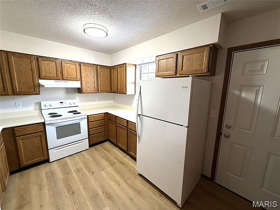 4th image of 409 Donna Dr