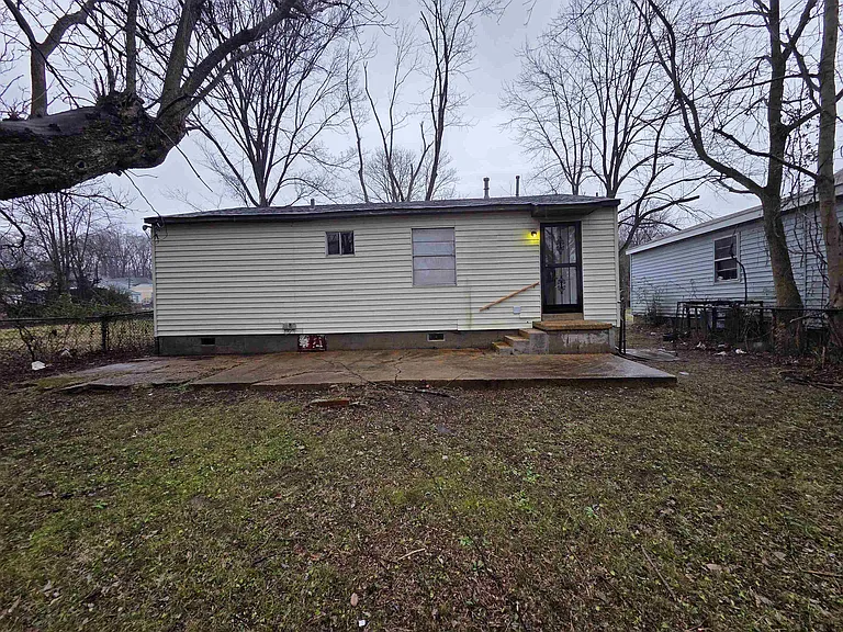 4535 Beacon Hill Dr — Photo 15