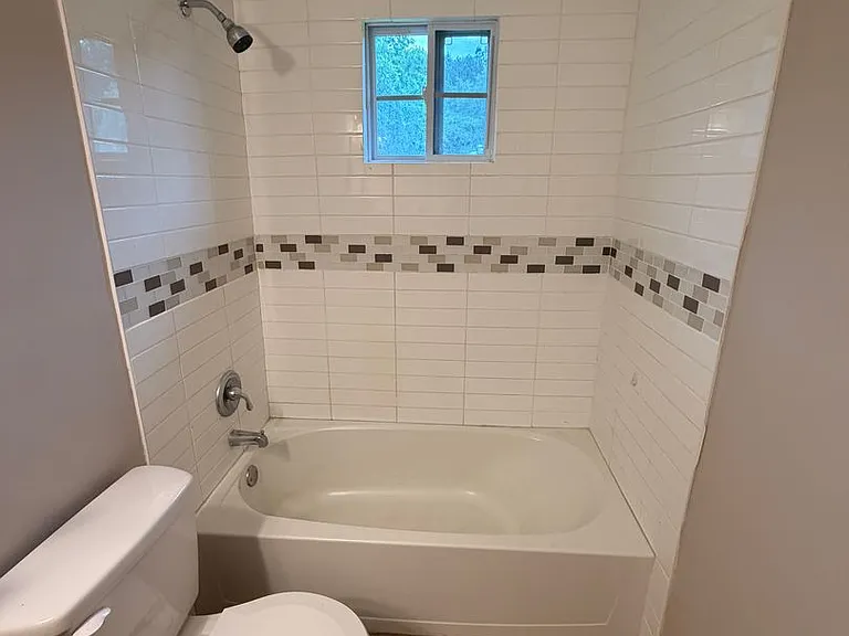 612-614 N College Dr — Photo 10
