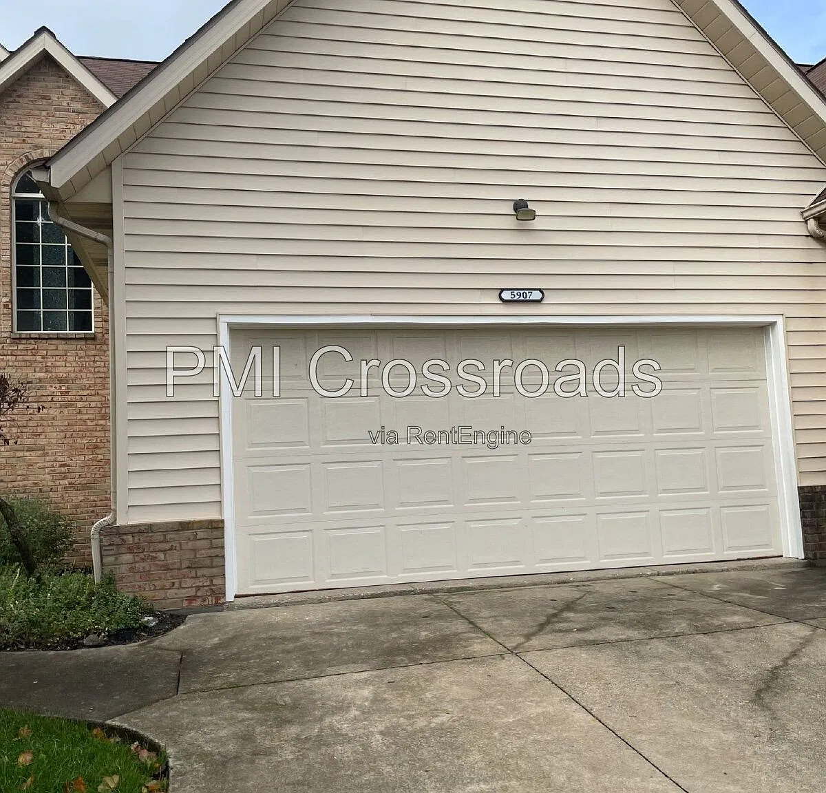 3 bed, 2.5 bath, 1684 sqft, $2,020 — Photo 3