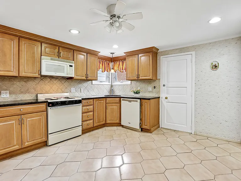 18 Patterson St — Photo 18