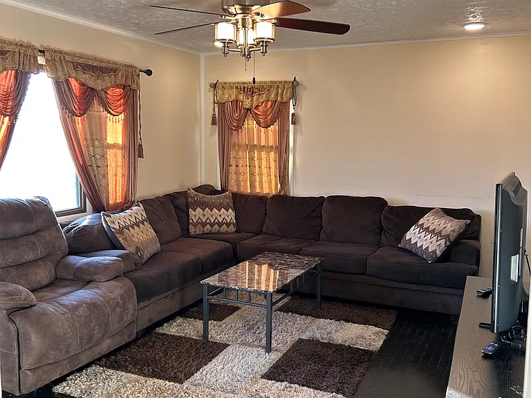 2317 E Dorothy Ln — Photo 3