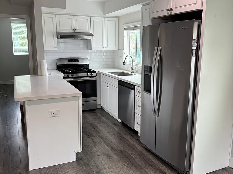 4454 Turquoise St #4456-1/2 — Photo 11